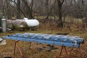 lot 20 image: 18 FOOT EXTENSION LADDER