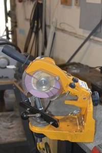 lot 41 image: ROUGHNECK CHAINSAW CHAIN SHARPENER