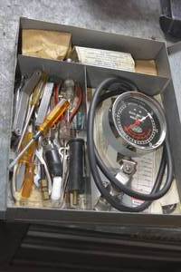 lot 43 image: METAL TIN WITH TOOLING CONTENTS