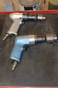 lot 32 image: ROCKWELL PNUEMATIC PISTOL GRIP DRILLS