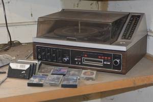lot 55 image: VINTAGE ALLEGRO ZENITH TURNTABLE PLAYER 8 TRACK HIFI STEREO