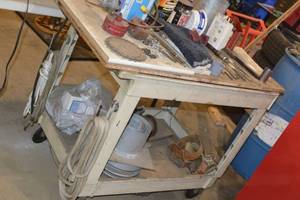 lot 39A image: ROLLING BEIGE UTITILTY CART WITH CONTENTS