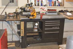 lot 40 image: CRAFTSMAN WORK TABLE TOOL CHEST WITH TOOLS IN THE DRAWERS