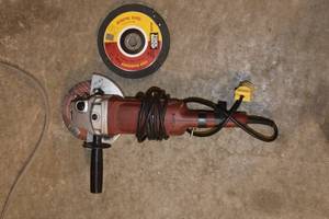 lot 174 image: TOOL SHOP 7 ANGLE GRINDER AND EXTRA DISCS