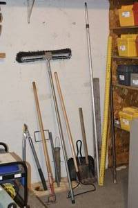 lot 177 image: LOT OF HANDYARD ITEMS