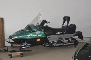 lot 3 image: 1998 SKI-DOO TOURING SLE SNOWMOBILE