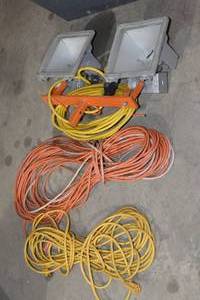 lot 280 image: EXTENSION CORDS AND LIGHT