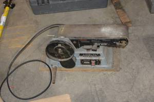 lot 283 image: DELTA 4 GRINDER 6 SANDER