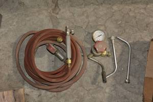 lot 286 image: SMALL TORCH