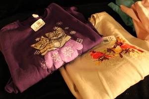 lot 59 image: Womens Sweatshirts L and 3X