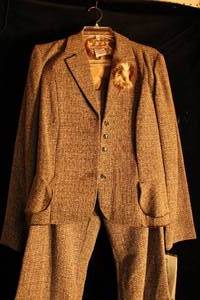 lot 64 image: Womens Breakin Loose Vintage Suit Size 14
