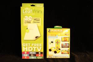 lot 71 image: Moho Leaf Mini Indoor HDTV Antenna & PBS Kids Plug & Play