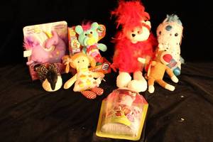 lot 82 image: Stuffed Animal Lot, Some with Music