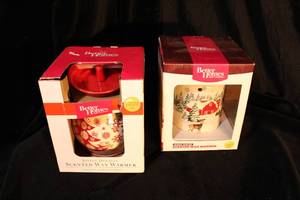 lot 101 image: 2012 & 2013 Limited Edition Better Homes and Gardens Wax Warmers
