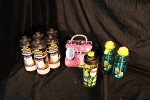 lot 107 image: Water Bottle Lot with Peppa Pig Lunch Box