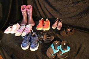 lot 130 image: Girls Shoe Lot - Assorted Sizes