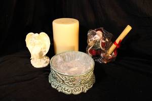 lot 178 image: PartyLite Holiday Candle Set - New in Package