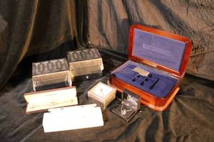 lot 184 image: Jewelry Box and Jewelry Set