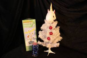 lot 188 image: Mini Christmas Trees with Ornaments Charlie Brown Original Tree