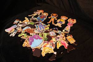 lot 194 image: Vintage Magnetic Dolls with Clothes and Accessories