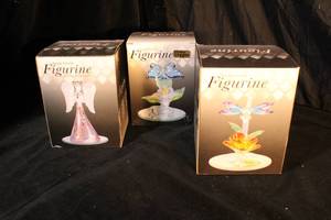 lot 195 image: Set of 3 Spun Glass Figurines