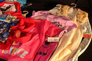 lot 210 image: Assorted Kids Clothing Lot Boy and Girl Range of Ages