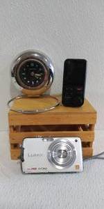 Thomas OBrien Standing Round Desk Clock, Wireless Bluetooth Transmitter and Camera