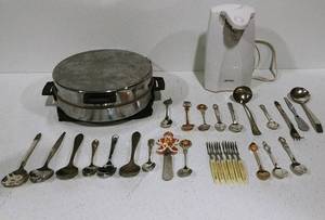 Assorted Kitchen Items