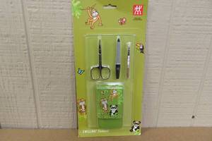 lot 129 image: Zwilling Elemental Kids Set -Tweezers, Scissors, File