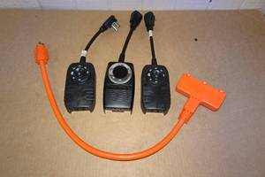 lot 236 image: 3 Single Outlet Timers with 3-Outlet Splitter