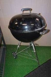 lot 248 image: Weber One Touch Silver Charcoal Grill