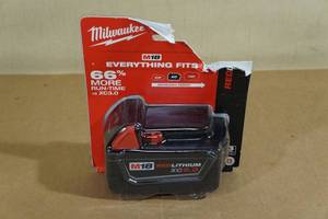 lot 21 image: Milwaukee M18 XC 5.0 Red Lithium Battery