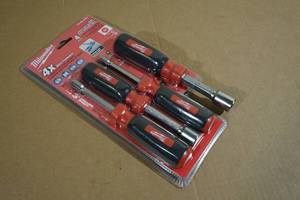 lot 31 image: Milwaukee 4 Piece SAE Hollow Shaft Nut Driver Set