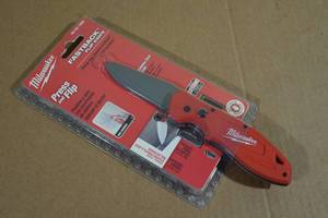 lot 33 image: Milwaukee Press and Flip Fastback Folding Knife
