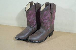 lot 145 image: Smoky Mountain Kids Cowgirl Boots - Childrens 13