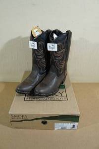 lot 148 image: Smoky Mountain Cowboy Boots - Size 5