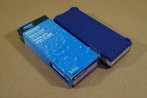lot 157 image: 2 Norton Combination Grip Waterstones - 2201000 and 40008000
