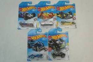 Hot Wheels Robots car set