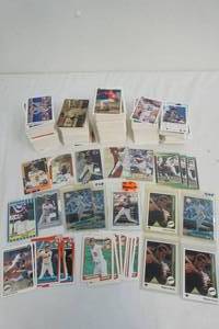 Roberto Alomar baseball cards and assortment