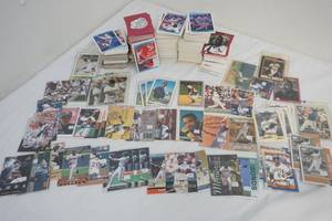Barry Bonds baseball cards and assortment