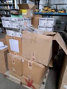 lot 65 image: Lot of (1 Pallet) Lighting