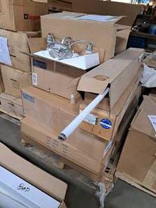 lot 70 image: Lot of (1 Pallet) Misc. Light Fixtures and Bulbs
