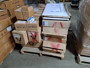 lot 88 image: Lot of (1 Pallet) Lights and Bulbs