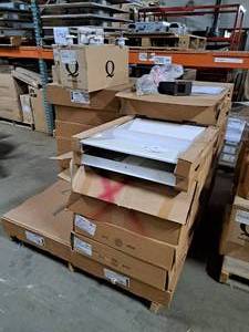 lot 87 image: Lot of (1 Pallet) Light Fixtures