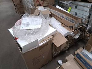lot 100 image: Lot of (1 Pallet) Wraparound Light Fixtures