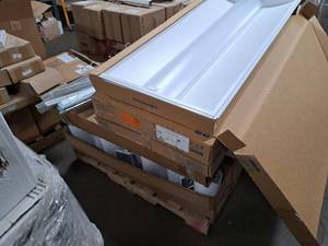 lot 110 image: Lot of (1 Pallet) Misc. Lighting Items