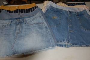 lot 34 image: Skirts