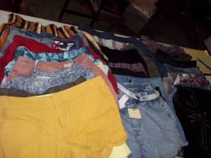 lot 28 image: Shorts