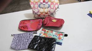 lot 87 image: Bags and Purses