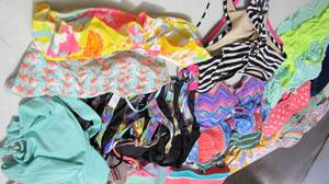 lot 90 image: Swimwear